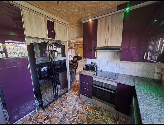 3 BEDROOM HOUSE FOR SALE IN PROTEA GLEN